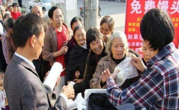 杭州女子愛心饅頭不再送，只因人們實(shí)在太貪婪！