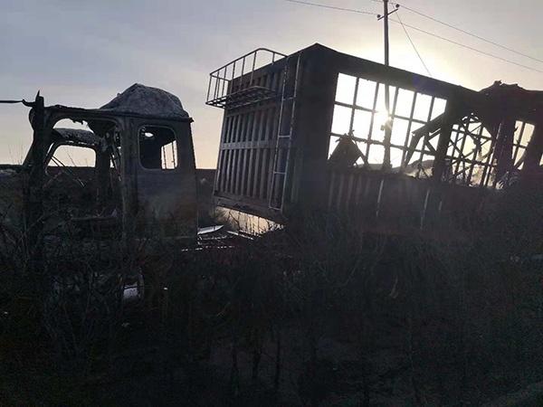 張家口燃爆事故24小時(shí)：父子一起開(kāi)貨車，兒子逃生父親遇難