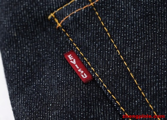 要分辨日版及歐版的最快最普遍的方法，就是看后口袋是否有EVISU的小紅標