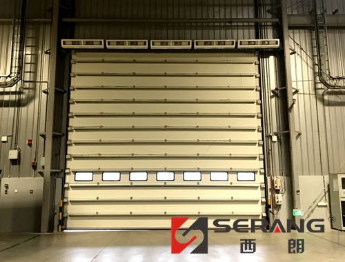 南通帶抗風背筋的工業提升門